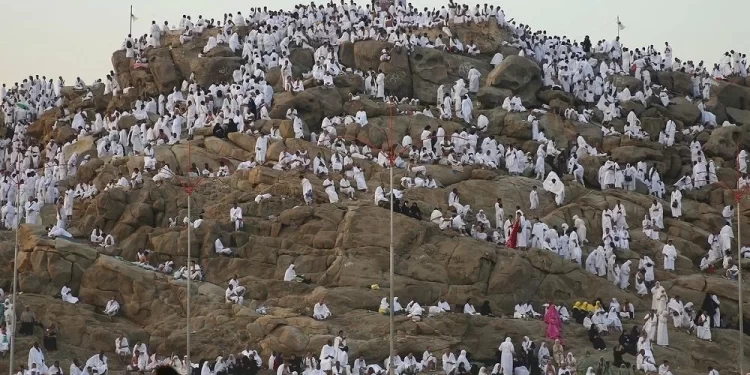 Rassemblement de pèlerins au Mont Arafat pour le Hajj 2024