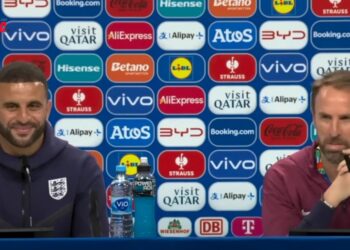 video: Un journaliste marocain demande à Gareth Southgate de donner des conseils à Walid Regragui