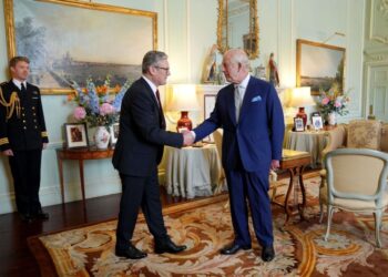 Keir Starmer devient premier ministre du Royaume-Uni après une victoire écrasante des travaillistes