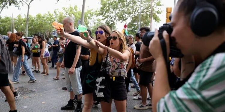 Tourisme à Barcelone :  les résidents, en colère, s’opposent au tourisme de masse