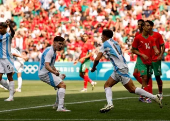 Un match électrisant entre l’Argentine et le Maroc marqué par une controverse sur le temps additionnel