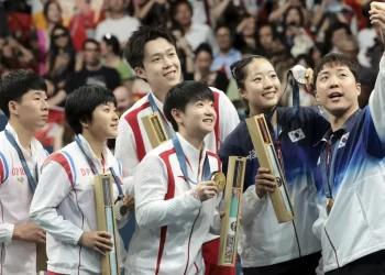 Un selfie de l’espoir : Joueurs Nord et Sud-Coréens ensemble sur le podium