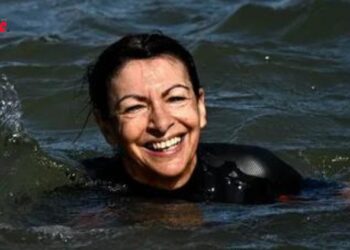 La maire de Paris se baigne dans la Seine