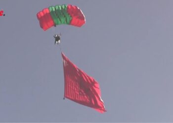 Fête du Trône 2024: Spectacles aériens et sauts en parachute organisés par les Forces Armées Royales