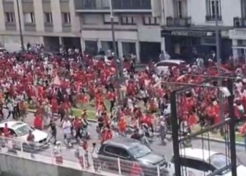 Ambiance festive à Saint-Étienne: Les supporters marocains s’enflamment avant Maroc-Ukraine