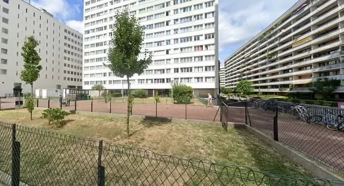 Un père jette ses deux enfants par la fenêtre avant de se suicider