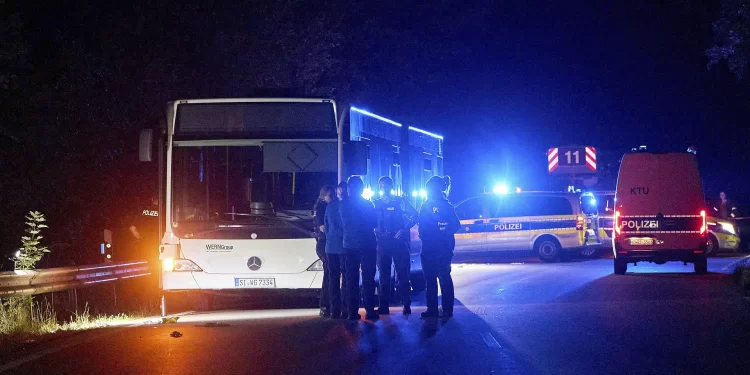 Une femme poignarde six passagers dans un bus