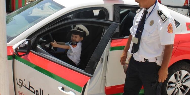 Tanger : La police accueille chaleureusement le jeune Amir, 5 ans, futur policier en herbe