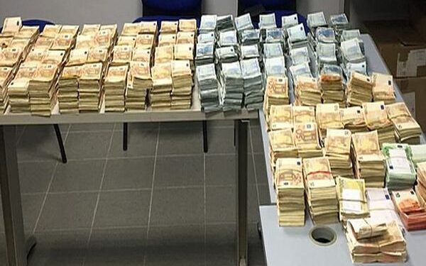Saisie record à Roissy : 2,4 millions d’euros en liquide interceptés
