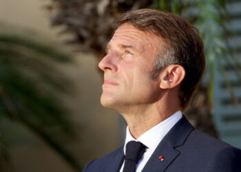 Face à la menace de destitution, nouveau coup de force de Macron !!?