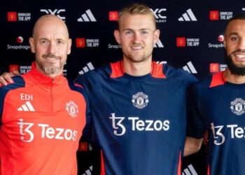 Mazraoui dans le groupe de Manchester United pour le début de la Premier League