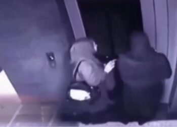 Vidéo choquante: Une femme chute mortellement en croyant entrer dans un ascenseur