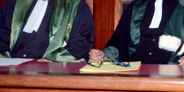 Un YouTubeur et ses complices condamnés pour exploitation d’une enfant sur les réseaux sociaux