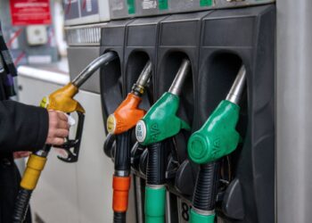 Chute des prix du pétrole : pourquoi les consommateurs marocains ne voient-ils pas la différence à la pompe ?