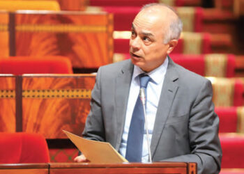 Polémique au parlement : Une députée conteste l&rsquo;interdiction du Jellaba dans une école à Salé