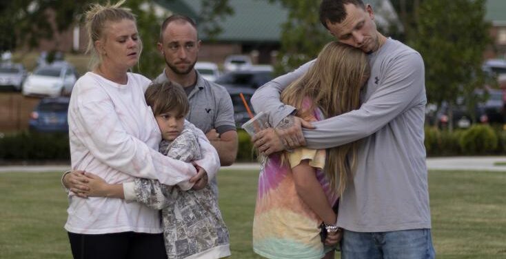 4 morts dans un lycée Américain : L’arme d’un adolescent ravive les tensions sur le port d’armes