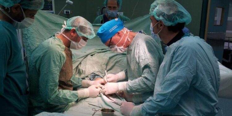 Inédit au Maroc : deux transplantations de foie réussies entre proches au CHU Ibn Sina