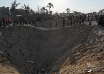 Gaza : L’armée israélienne frappe un camp de déplacés à Khan Younes, des dizaines de morts