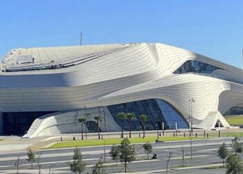 Deux grands théâtres très coûteux construits mais aux portes closes