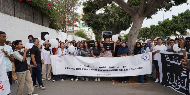 Sit-in à Casablanca : les étudiants en médecine et pharmacie craignent une année blanche