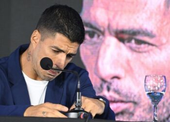 Luis Suárez prend sa retraite internationale : Retour sur une carrière marquante et controversée