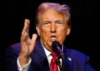 Trump qualifie Kamala Harris de ‘handicapée mentale’ et s’en prend aux immigrés