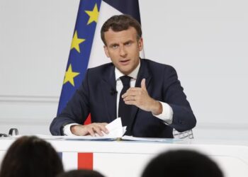 Macron soigne sa com pour sa visite au Maroc
