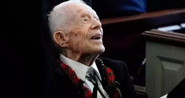 Élection présidentielle américaine : à 100 ans, Jimmy Carter dépose son bulletin de vote