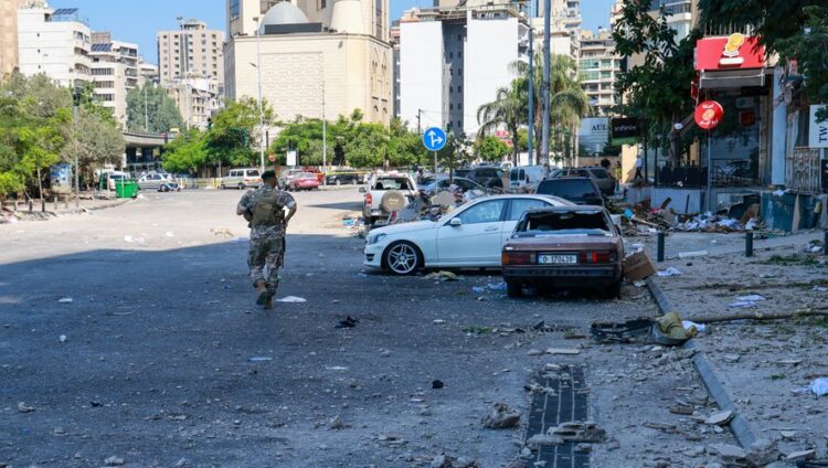 ©Sylvain Rostaing / Le Pictorium/MAXPPP - Beyrouth 30/09/2024 Sylvain Rostaing / Le Pictorium - 30/09/2024  -  Liban / Beyrouth / Beyrouth  -  frappe de drone sur un immeuble du quartier de Cola en plein centre ville de Beyrouth. Beyrouth le 30 septembre 2024 en guerre 
 - Valeurs Actuelles out, No JDD, JDD out, RUSSIA OUT, NO RUSSIA #norussia / 30/09/2024  -  Lebanon / Beirut / Beirut  -  drone strike on a building in the Cola district of downtown Beirut. Beirut on September 30, 2024 at war (MaxPPP TagID: maxnewsworldsix354347.jpg) [Photo via MaxPPP]