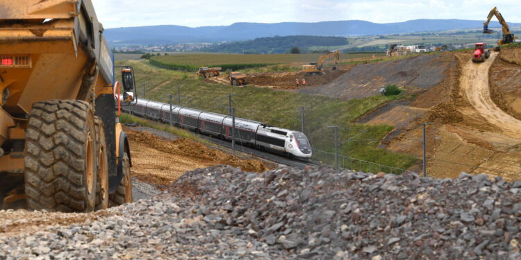Le Maroc accélère sa transition ferroviaire : Un nouveau lot de la LGV attribué à une entreprise marocaine