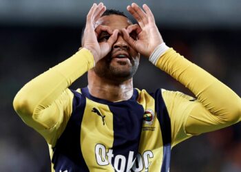 En-Nesyri frappe encore : le buteur marocain surprend et brille avec Fenerbahçe