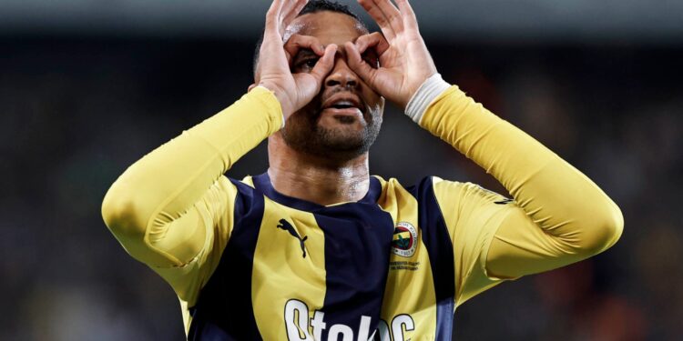 En-Nesyri frappe encore : le buteur marocain surprend et brille avec Fenerbahçe