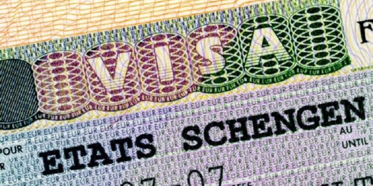 Le coût du visa Schengen : les intermédiaires font flamber les prix