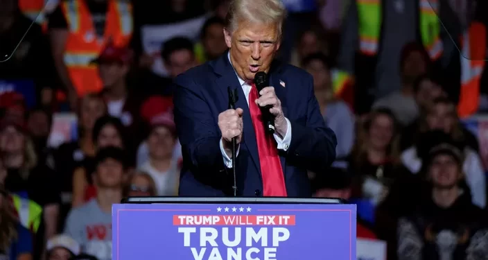 Le combat pour le Wisconsin: Trump captive l’audience avec son spectacle