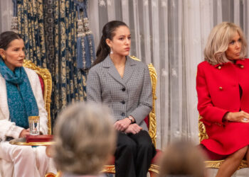 La princesse Lalla Khadija : élégance et modernité, elle séduit les Marocains lors de l’accueil royal pour le couple Macron