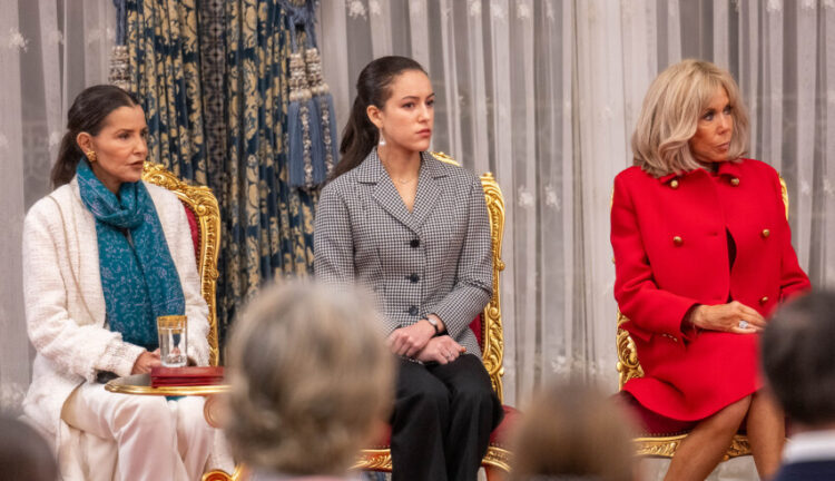 Cérémonie de signature d'accords entre le président de la République française Emmanuel Macron et la première dame Brigitte Macron et le roi Mohammed VI au palais royal à Rabat (Maroc), le 28 octobre 2024.  © Ammar Abd Rabbo / Pool / Bestimage