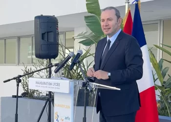 Macron parti, l&rsquo;Ambassadeur de France arrive au Sahara avec une délégation