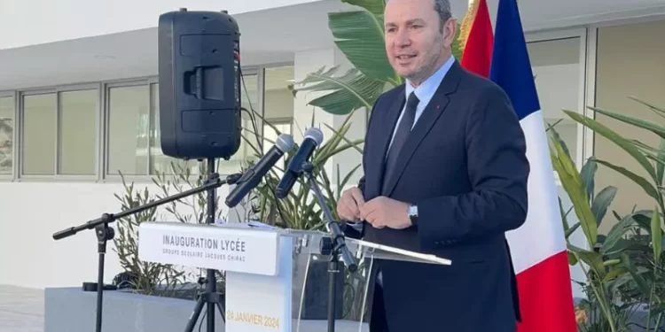 Macron parti, l’Ambassadeur de France arrive au Sahara avec une délégation