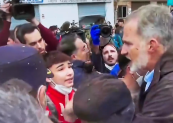 Vidéo. Inondations en Espagne : le roi et la reine chahutés par des habitants en deuil et en colère