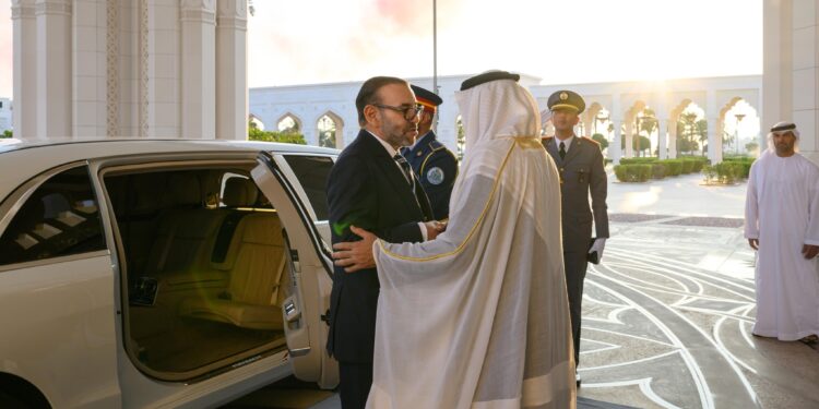 Le Roi Mohamed VI aux Emirats pour une diplomatie de proximité