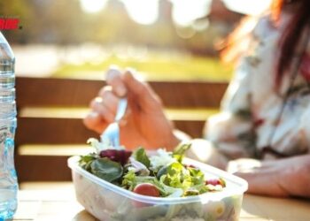 Les dangers cachés du plastique : Risques sanitaires des bouteilles et contenants réutilisés