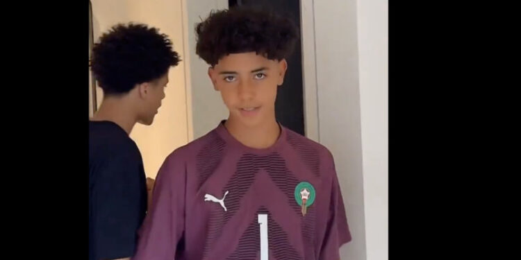 Quand Cristiano Junior taquine son père avec le maillot de Yassine Bounou