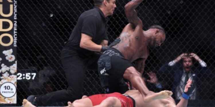 Vidéo. KO expéditif : Ottman Azaitar chute face à Michael Johnson