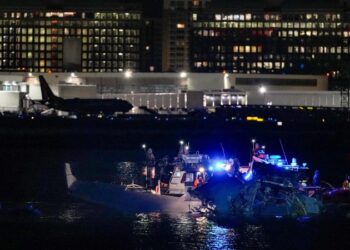 Collision aérienne à Washington : Un avion de ligne percuté par un hélicoptère militaire