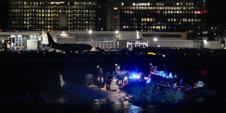 Collision aérienne à Washington : Un avion de ligne percuté par un hélicoptère militaire
