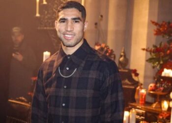 Achraf Hakimi brille à la semaine de la mode de Paris