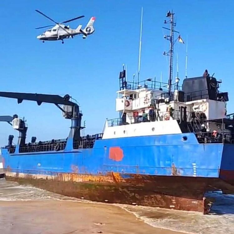 Mohammedia : Un navire commercial s’échoue sur la plage Monica