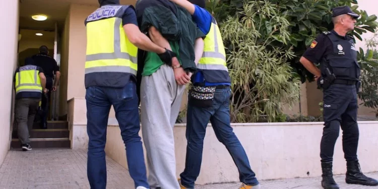 Un fugitif accusé de meurtre en 2018 extradé d’Espagne au Maroc