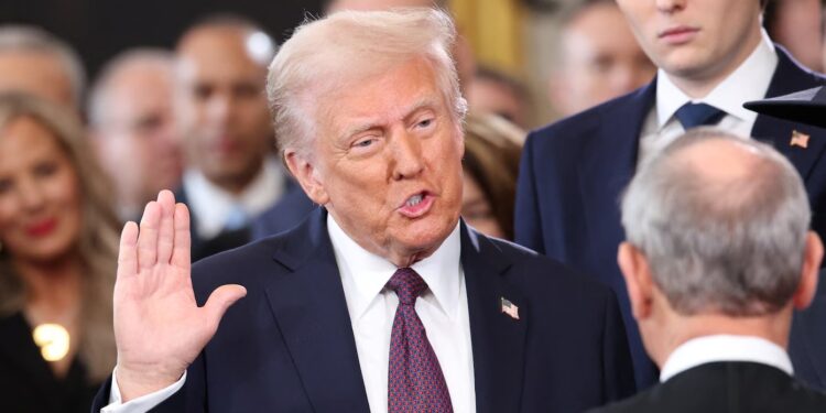 Donald Trump entame son deuxième mandat avec des promesses de transformation radicale pour l’Amérique