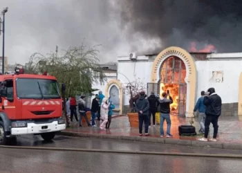 Tanger : Un violent incendie ravage le marché de Beni Makada et détruit des dizaines de commerces